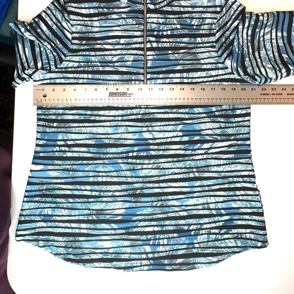 SNOSkins fitted 1/4 zip sweatshirt. Black/teal/white stripes. SZ XL. Like new! - Picture 4 of 9